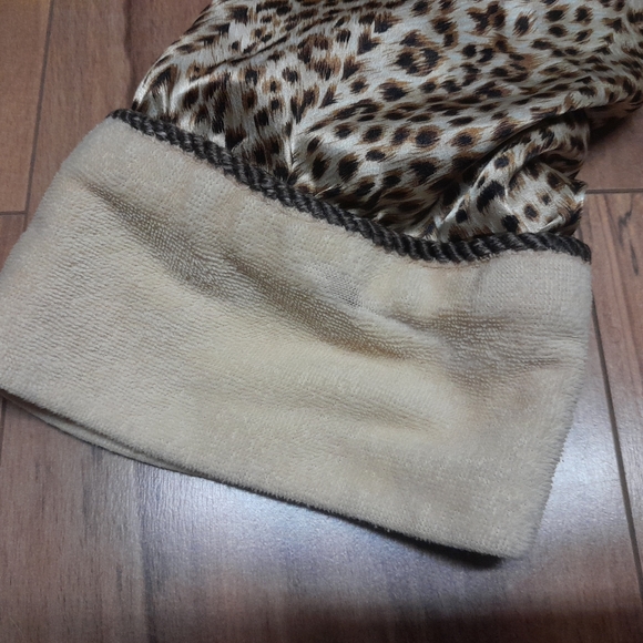 Victoria’s Secret Cheetah Animal Print Terry Cloth LinedBelted Robe Size XS - Picture 5 of 7